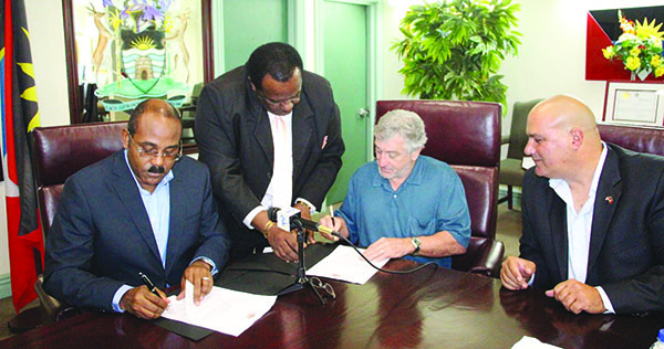 Robert De Niro Signs Multi-million Dollar Agreement With Antigua Government