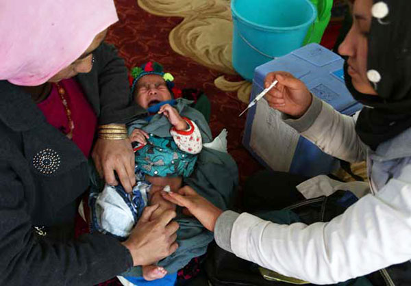 A UNICEF-supported mobile health team providing essential basic health services to remote and isolated communities, with a special focus on maternal and neonatal care. Photo credit: UNICEF.
