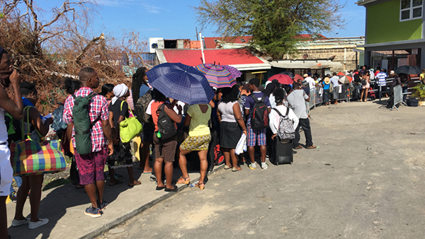 Hundreds Of Dominicans Queue To Buy Food; Leave The Island