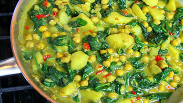 Vegan Classic: Curry Chickpeas With Potato And Spinach