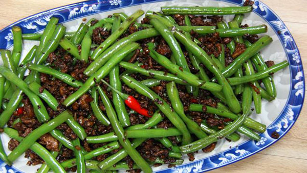 Delicious Chinese-Influenced Green Beans With Chicken