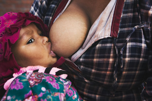 Ideally, breastfeed your baby for at least two minutes before a painful procedure. Photo credit: Mehmet Turgut Kirkgoz/Unsplash.