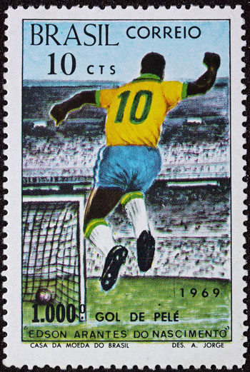 1969 Brazil postage stamp commemorating Pelé's landmark 1,000th goal. Born in Três Corações in 1940, Pelé has a street named after him in the city – Rua Edson Arantes do Nascimento. A statue of Pelé is also prominently placed in a plaza near the downtown area. Photo credit: By Brasil Correio - Selo postal, Public Domain.