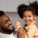 You can spot a happy dad by his smile – or on a brain scan. Photo credit: Monstera/pexels.