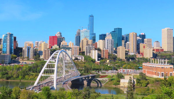 Downtown Edmonton, Alberta. Edmonton’s high average salary and affordable cost of living makes it an attractive city to relocate to. Photo credit: Allice Hunter/pexels; CC BY-SA 3.0